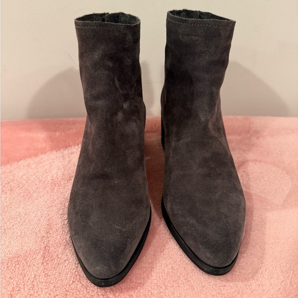 Dolce Vita Women's Cassius gray Suede ankle Booties/size 6 - Picture 4 of 11